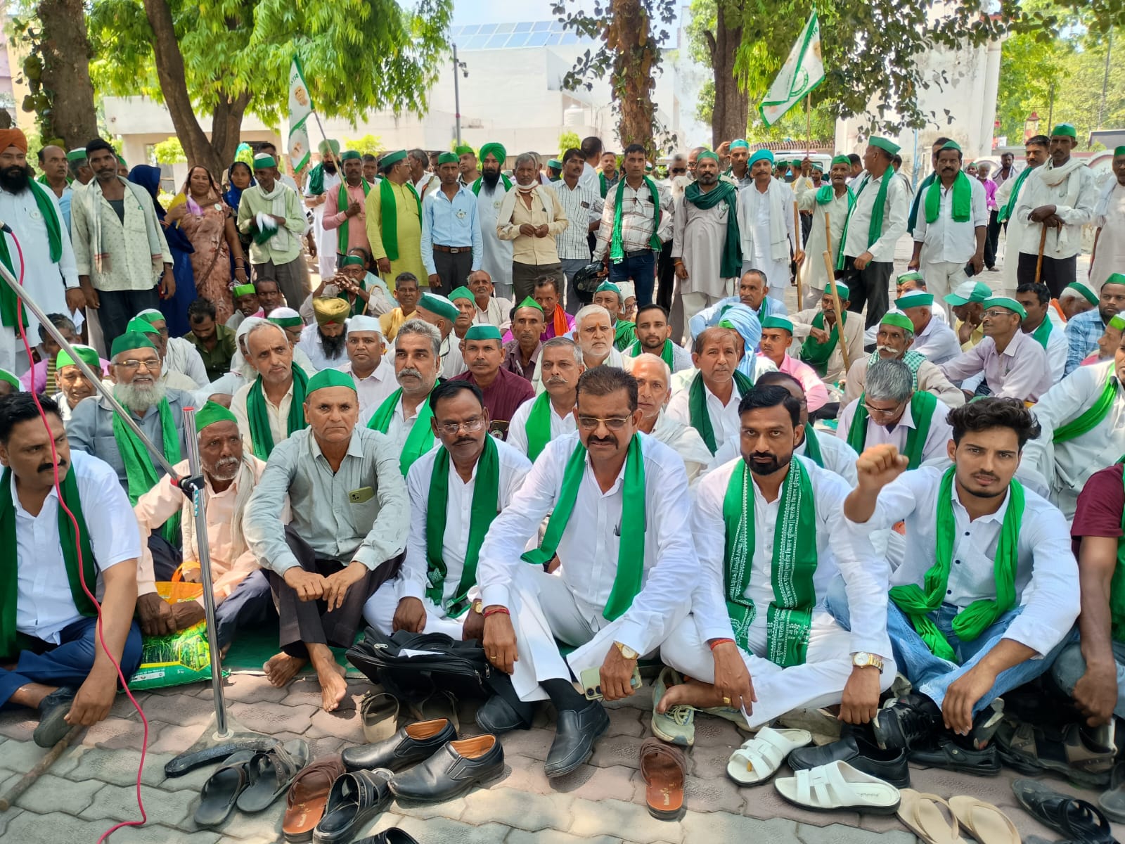 भारतीय किसान यूनियन टिकैत ने किया धरना प्रदर्शन