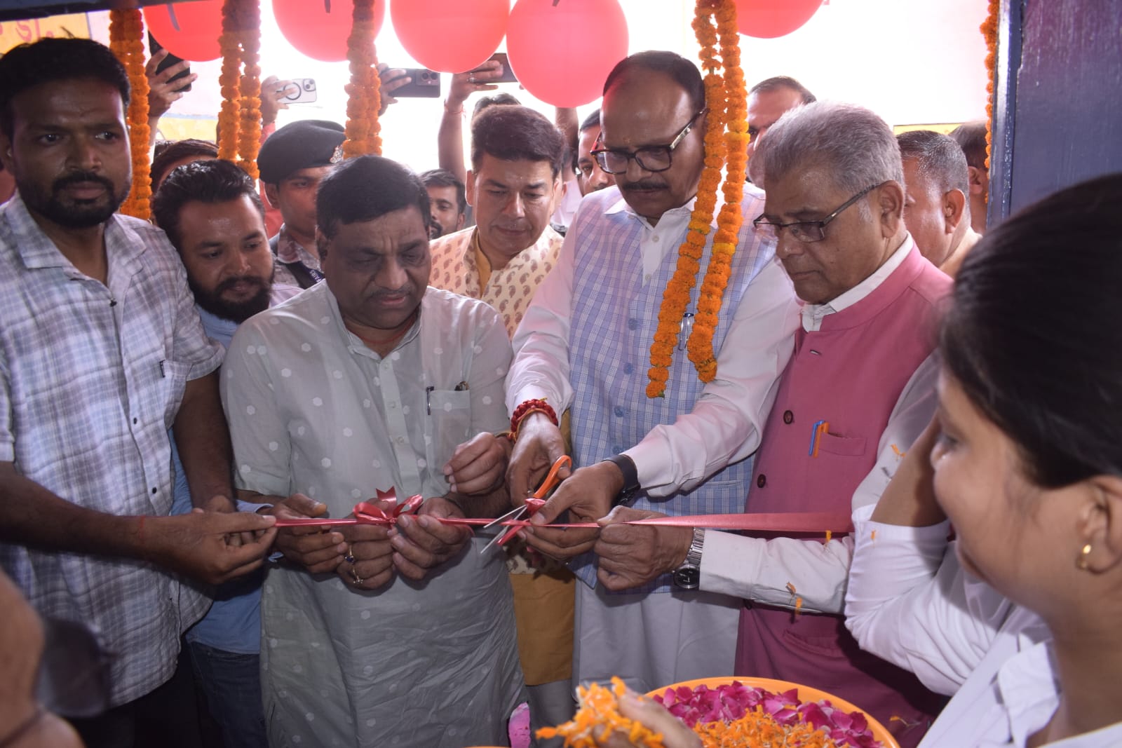 डिप्टी सीएम ने जिला अस्पताल का किया दौरा खामियां देखकर हुए नाराज