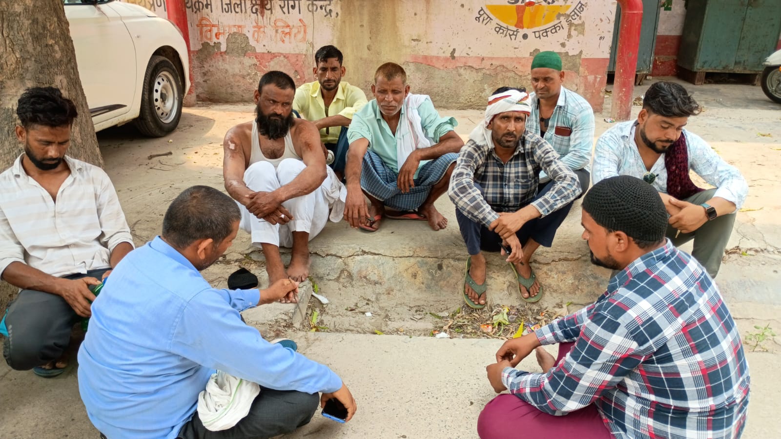 तेज रफ्तार कार की टक्कर से बुजुर्ग की मौत, दो मवेशी घायल