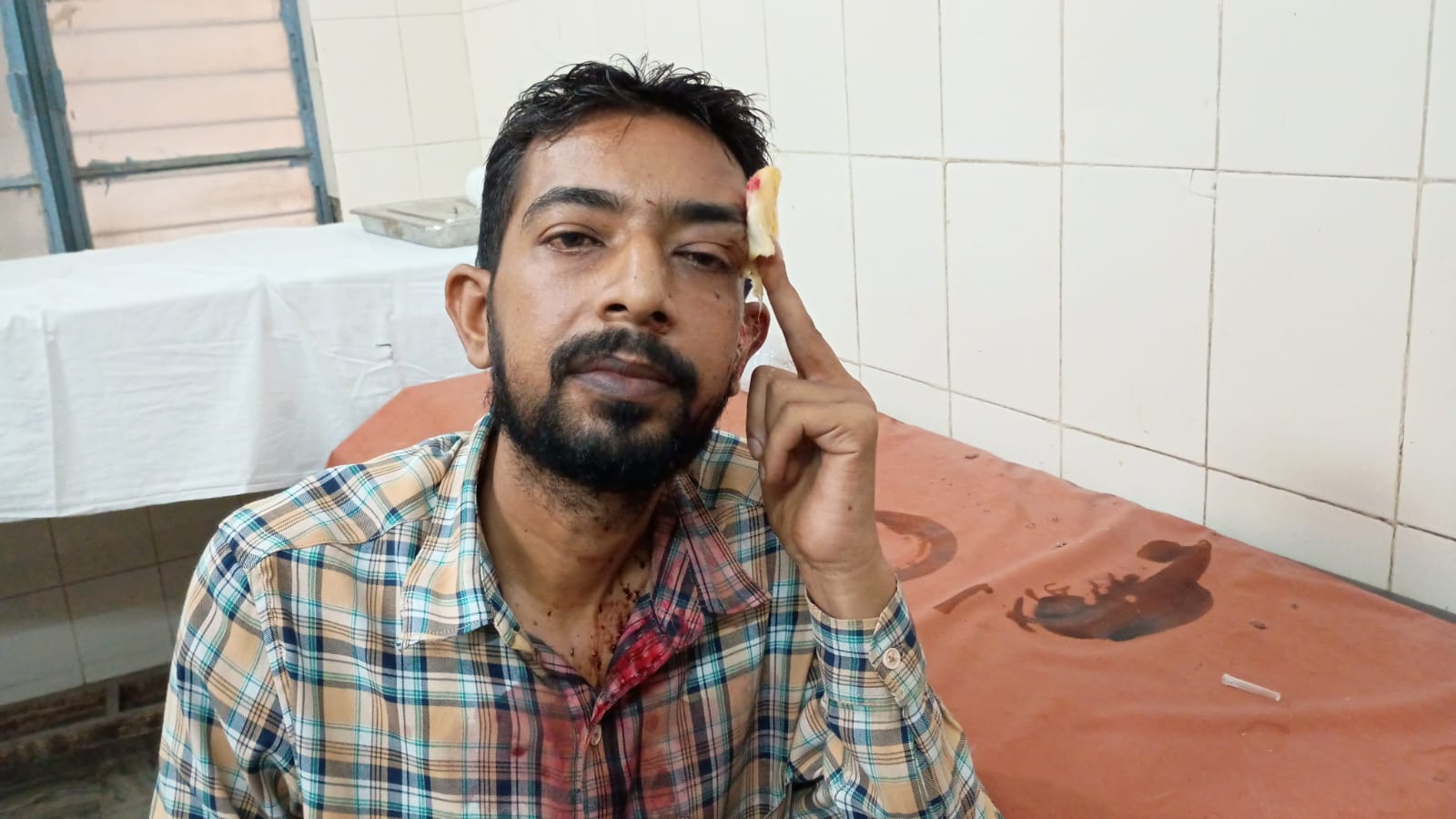 500 रुपए शराब पीने को ना देने पर युवक को चाकू मारकर किया घायल